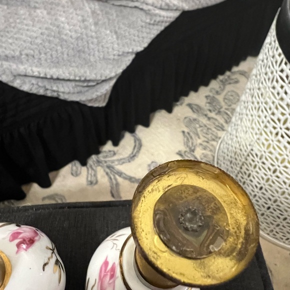 SET OF VINTAGE WALES MILK GLASS PERFUME BOTTLES WITH FLORAL PATTERN - Picture 4 of 8